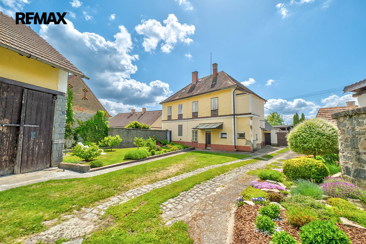 Prodej domu 200 m² s pozemkem 1 223 m²