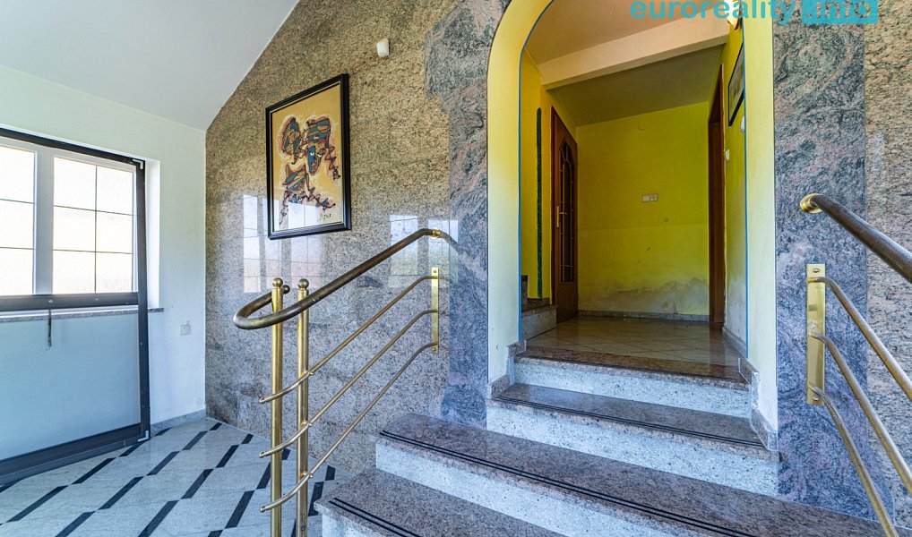 Pronájem domu 210 m² s pozemkem 1 068 m², Aš – náhled fotky 8
