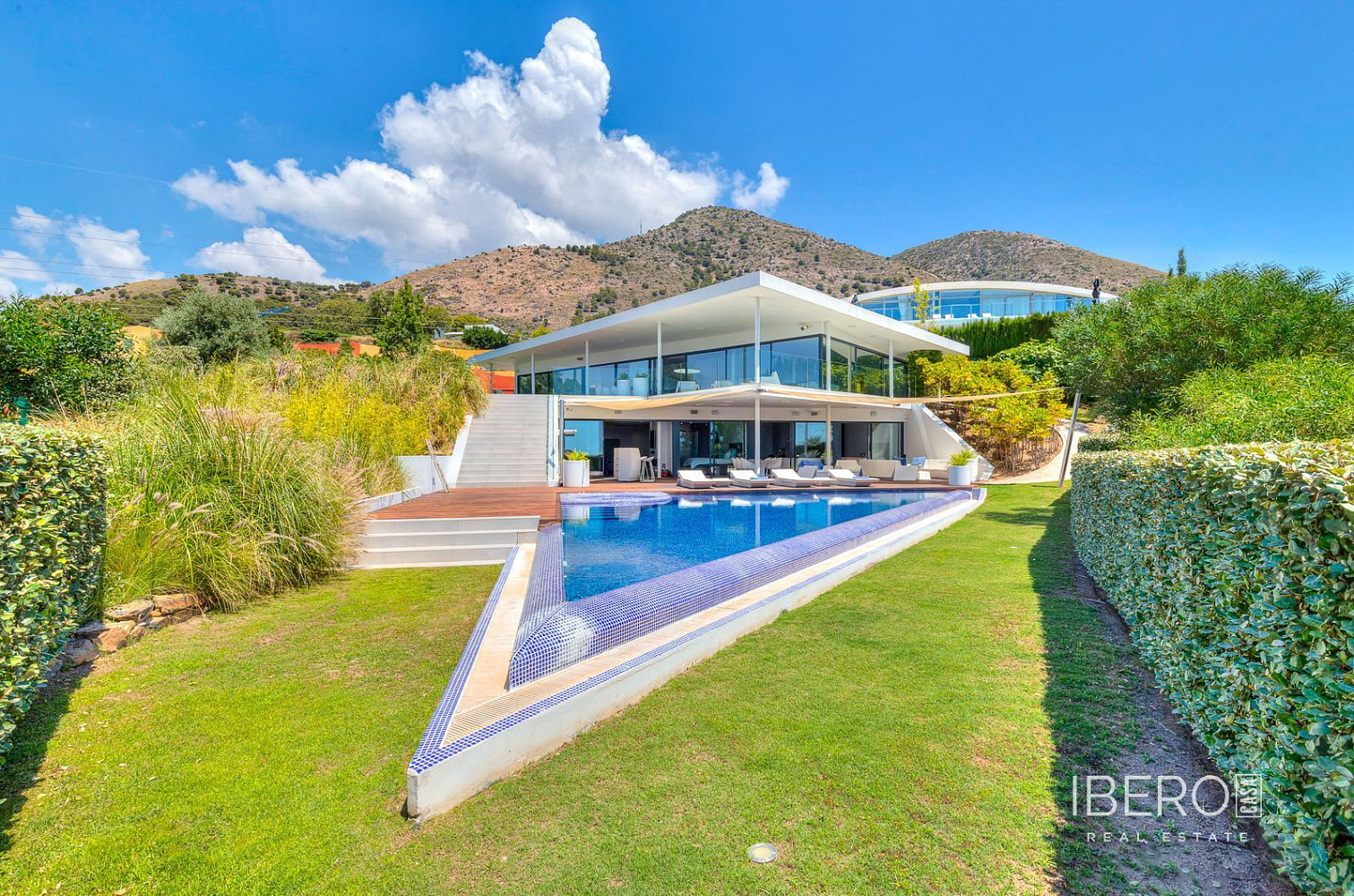 Prodej domu 534 m² s pozemkem 1 888 m²