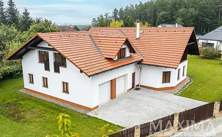 Prodej domu 352 m² s pozemkem 1 401 m², V Zálesí, Třebotov, okres Praha-západ