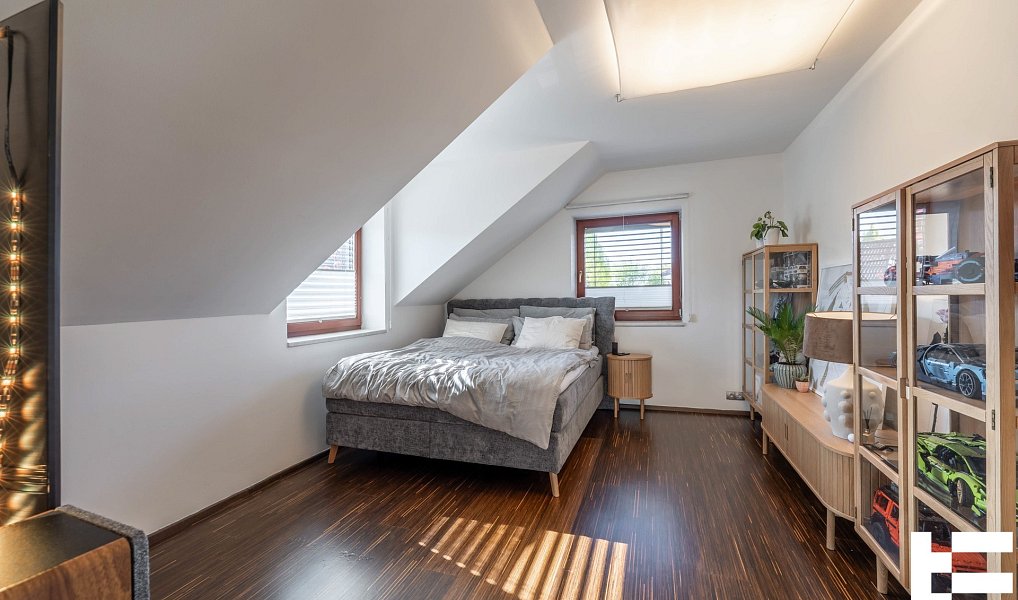 Prodej domu 227 m² s pozemkem 513 m², Zeleneč – náhled fotky 33