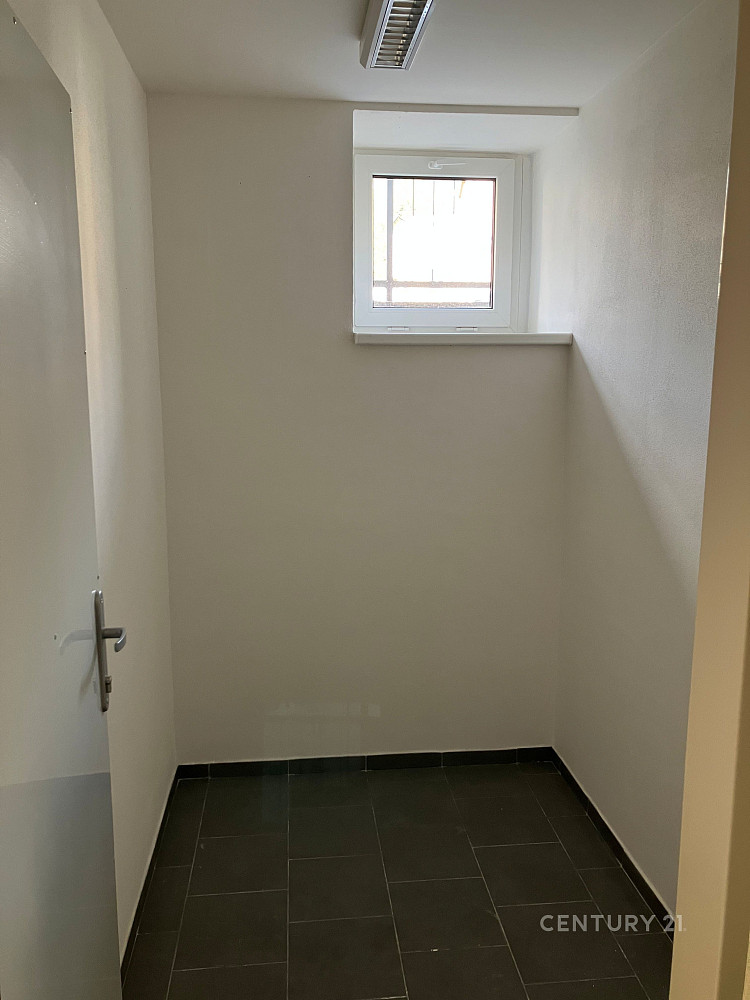 Pronájem parkovacího stání, nový jičín, ul. palackého. — photo 5