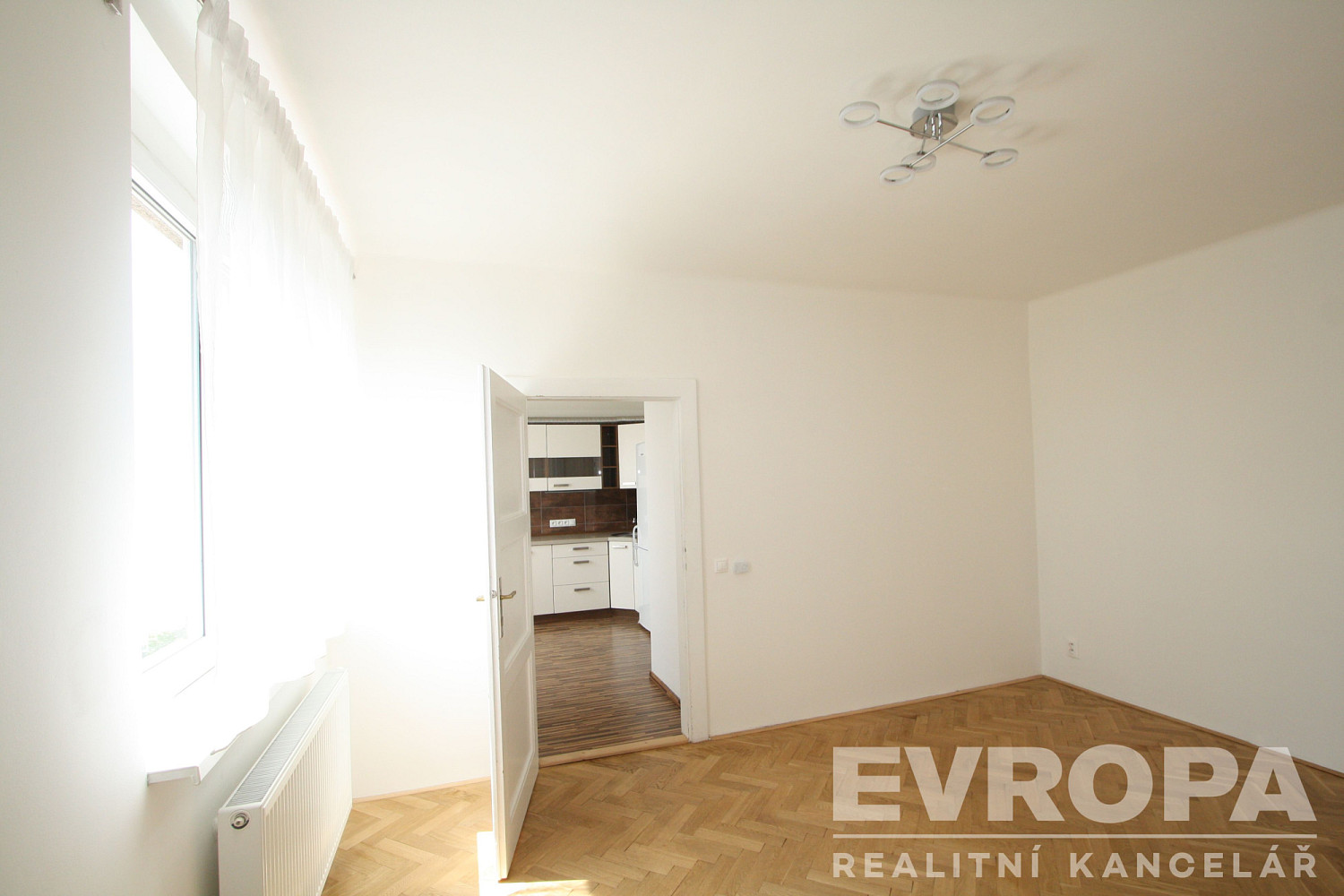 Pronájem bytu 1+1 33 m² — photo 2