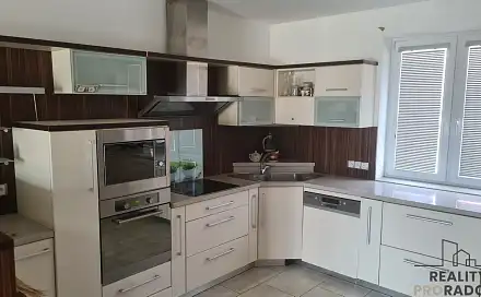 Pronájem domu 210 m² s pozemkem 500 m², Rohatec, okres Hodonín