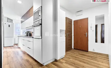 Prodej bytu 3+1 76 m², Ostrovská, Karlovy Vary - Bohatice