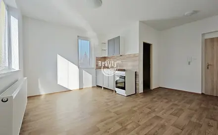 Pronájem bytu 1+kk 24 m², Letní, Jihlava - Horní Kosov