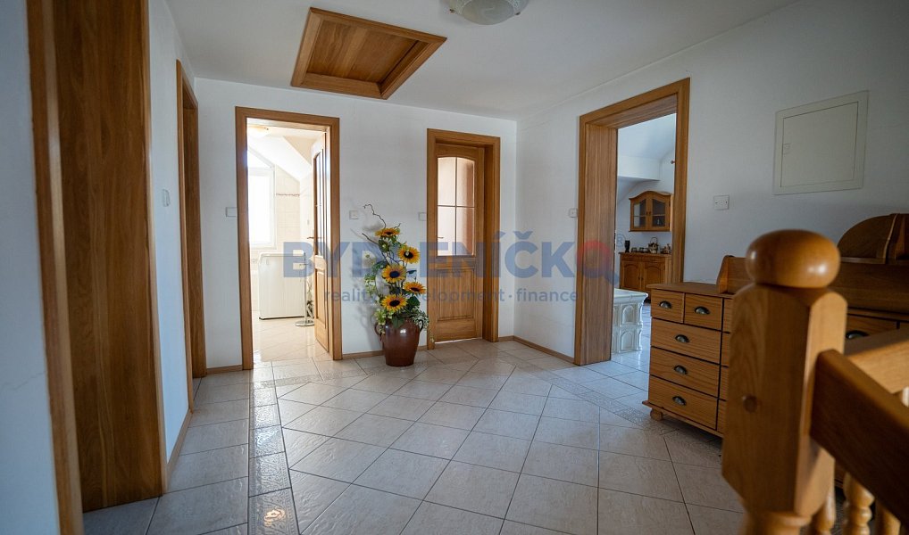 Prodej domu 248 m² s pozemkem 701 m², Volary – náhled fotky 7