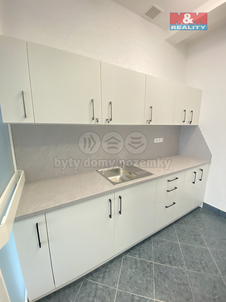 Pronájem kanceláře 22 m² — photo 4