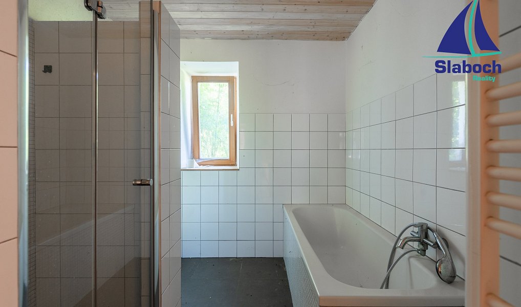 Prodej domu 285 m² s pozemkem 7 546 m², Krupá – náhled fotky 5