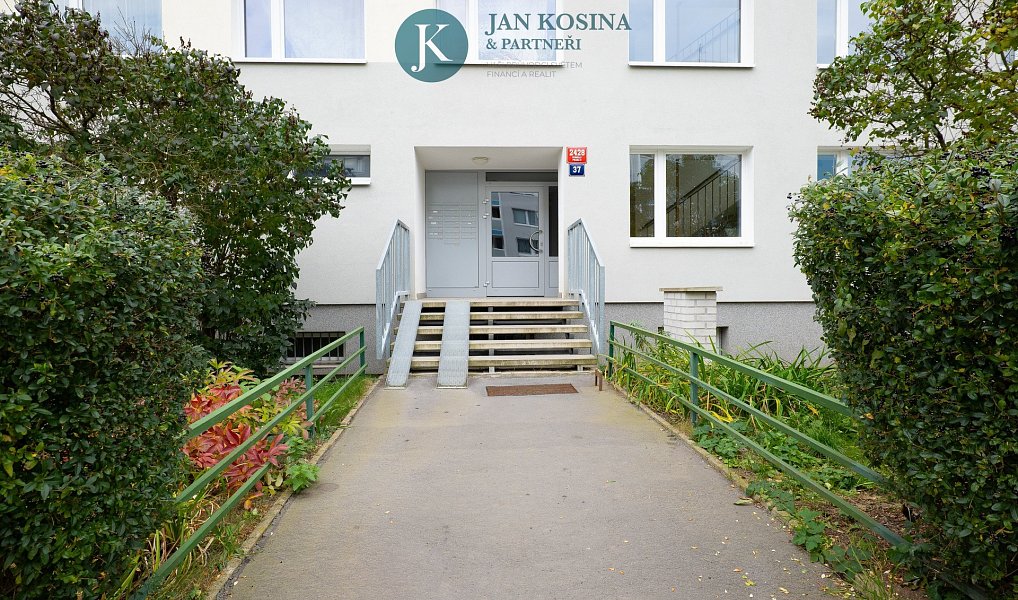 Prodej bytu 3+1 79 m², Praha – náhled fotky 2