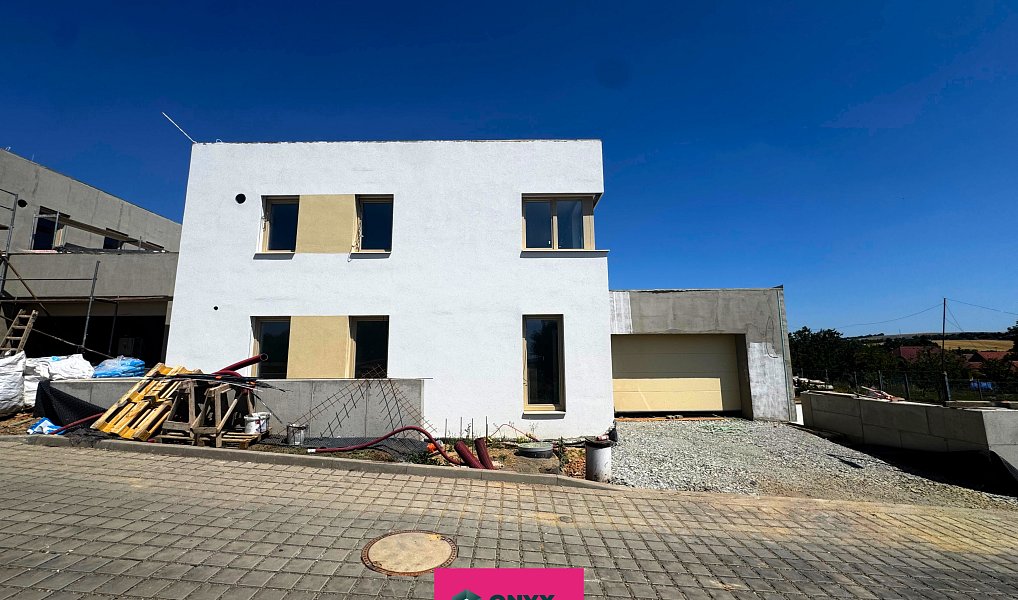 Prodej domu 242 m² s pozemkem 501 m², Rousínov – náhled fotky 9