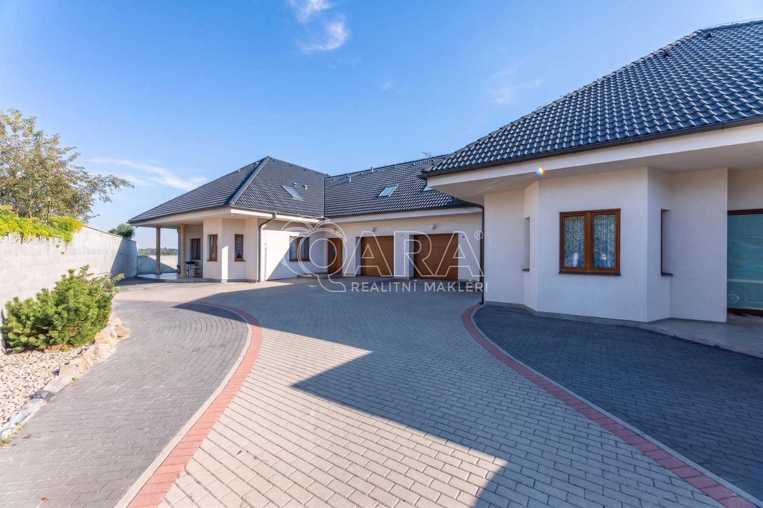Prodej domu 695 m² s pozemkem 1 521 m²