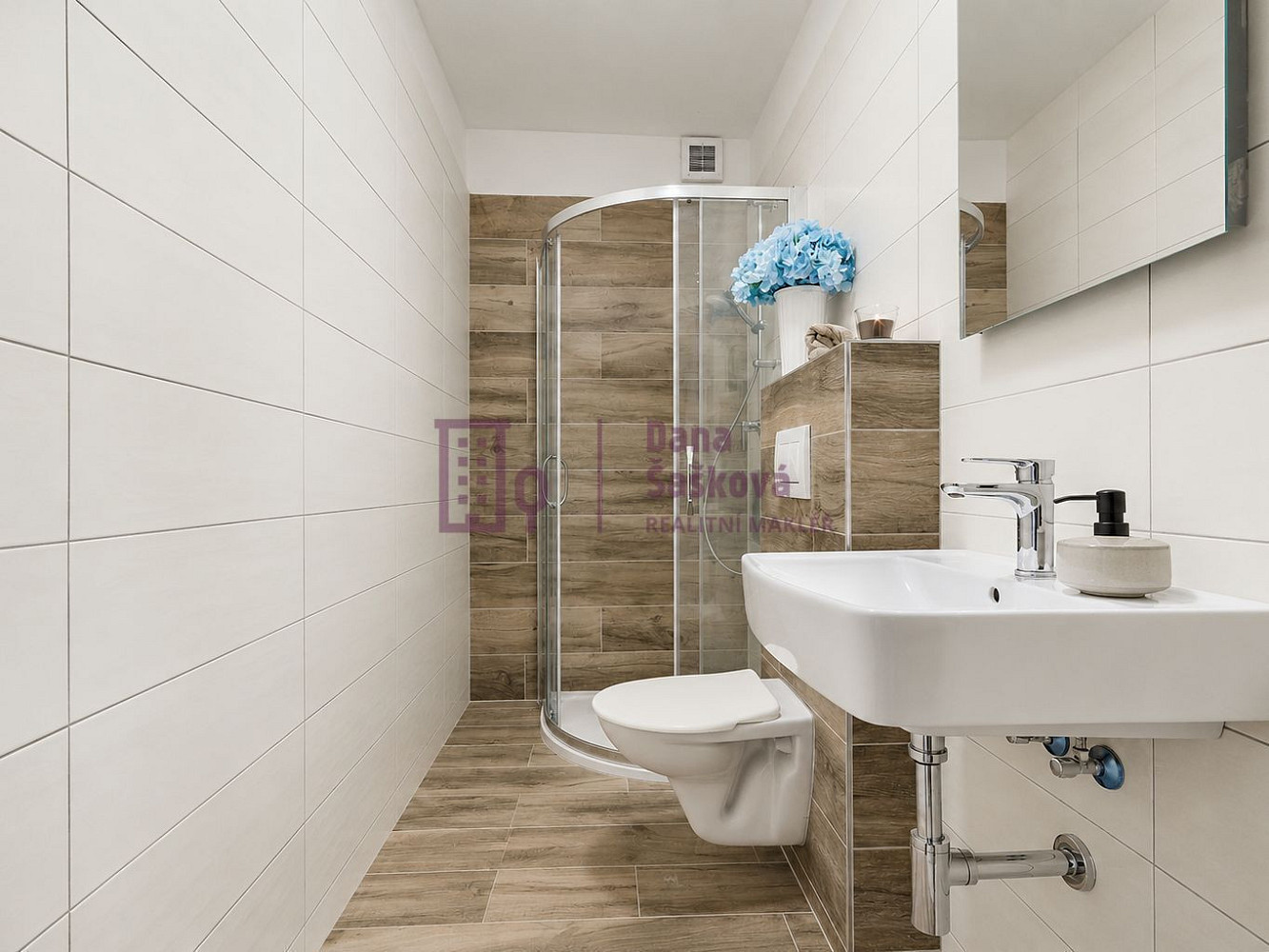Pronájem bytu 1+kk 23 m² – fotografie 3
