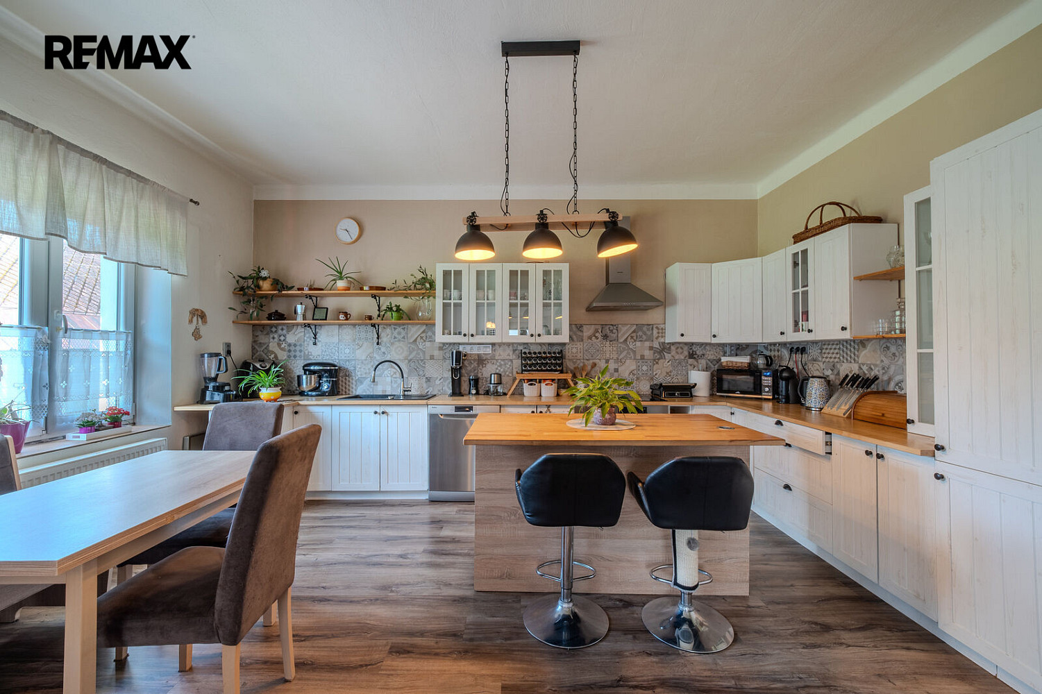 Prodej domu 260 m² s pozemkem 740 m² – fotografie 2