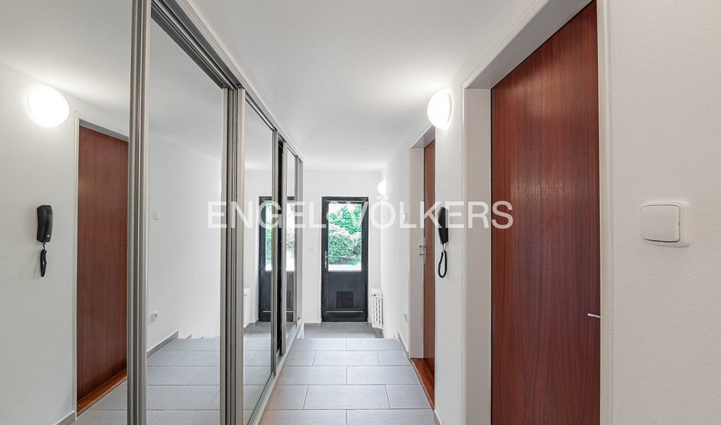 Pronájem domu 417 m² s pozemkem 1 000 m², Praha – náhled fotky 20