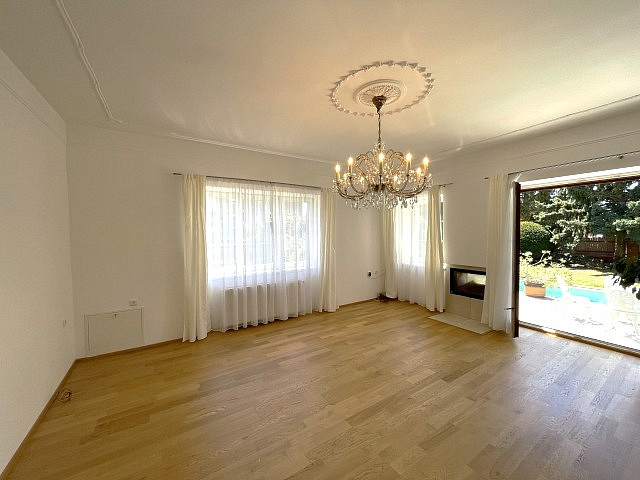 Pronájem domu 355 m² — photo 2