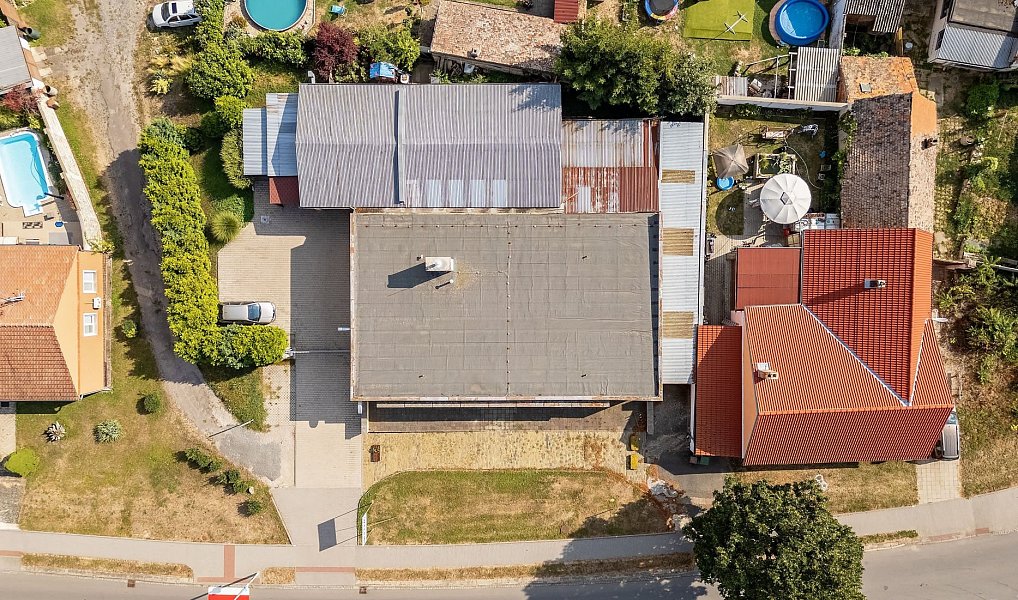 Prodej obchodních prostor 484 m², Drnholec – náhled fotky 2