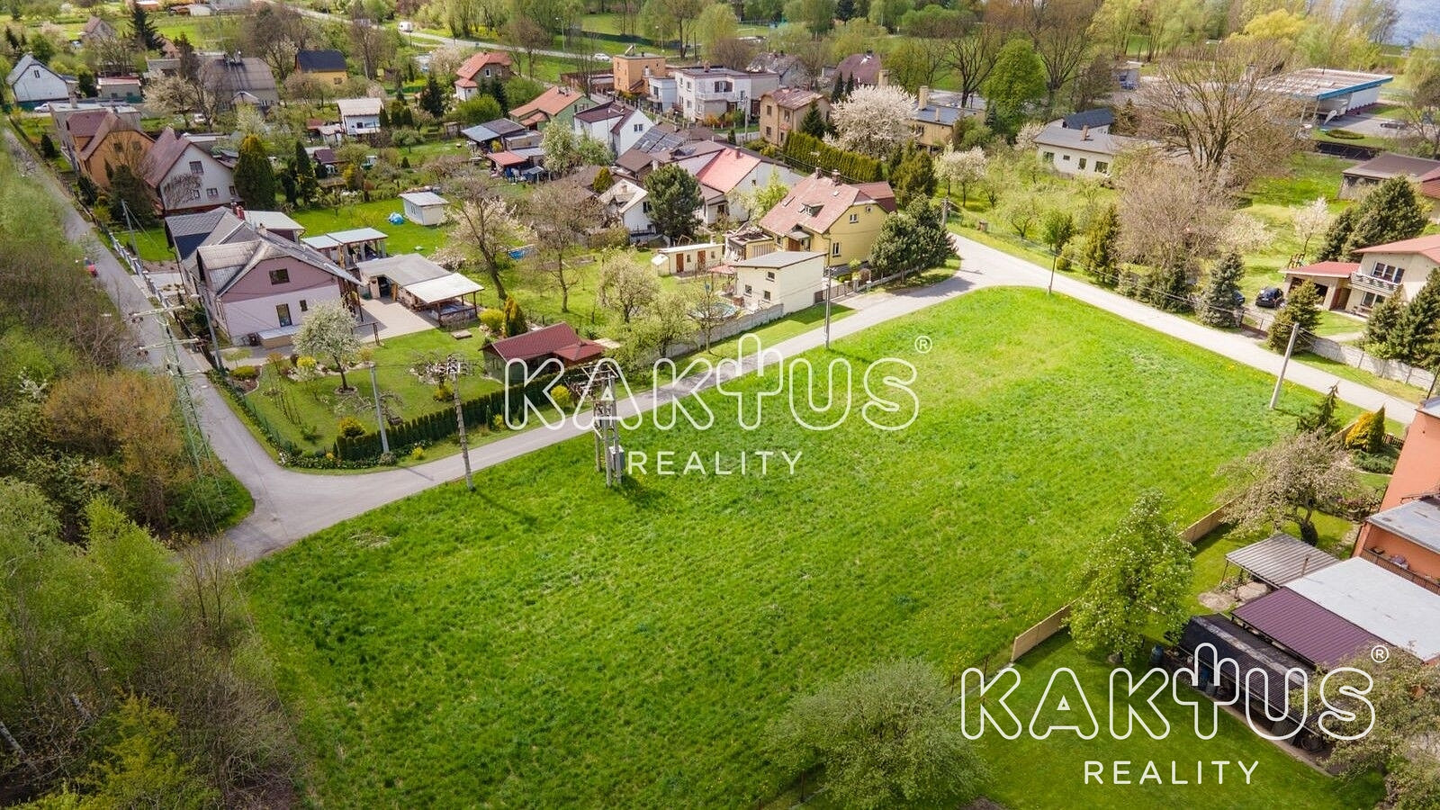 Prodej stavebního pozemku 895 m² – fotografie 3