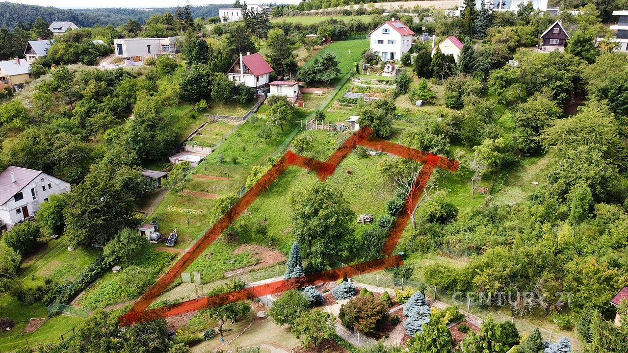 Prodej stavebního pozemku 748 m² — photo 2
