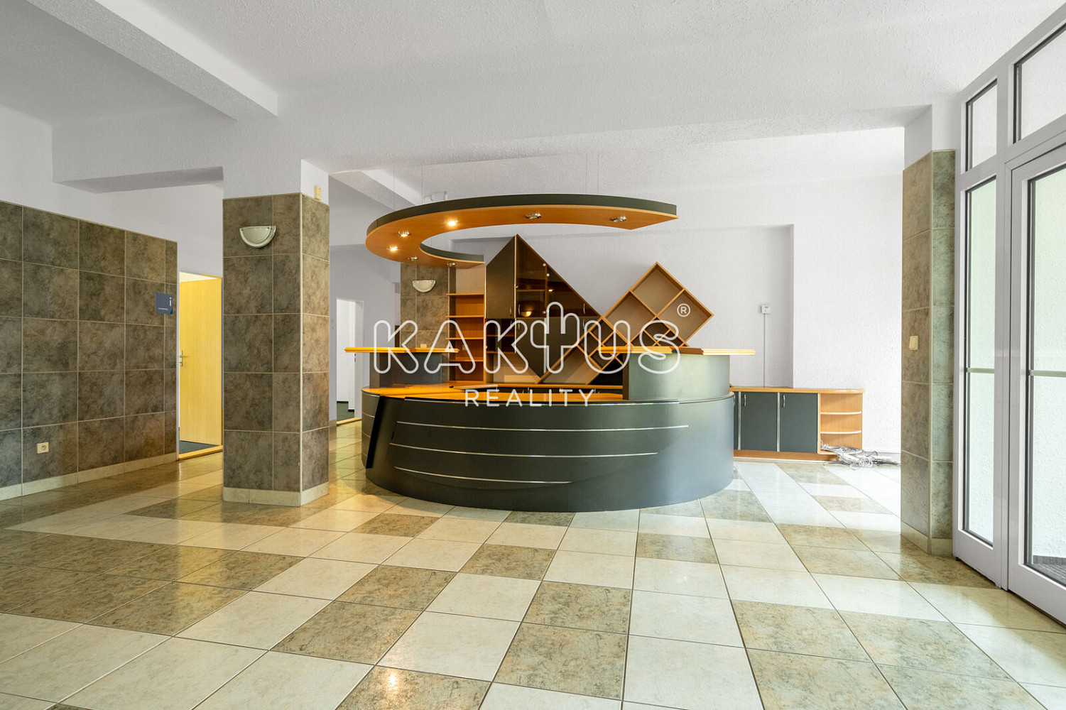 Pronájem kanceláře 377 m² — photo 4