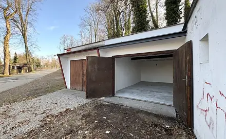 Prodej garáže Vimperk, zastavěná plocha 21 m2. Garáž se nachází nad hřbitovem směrem k zámku., Vimperk, okres Prachatice
