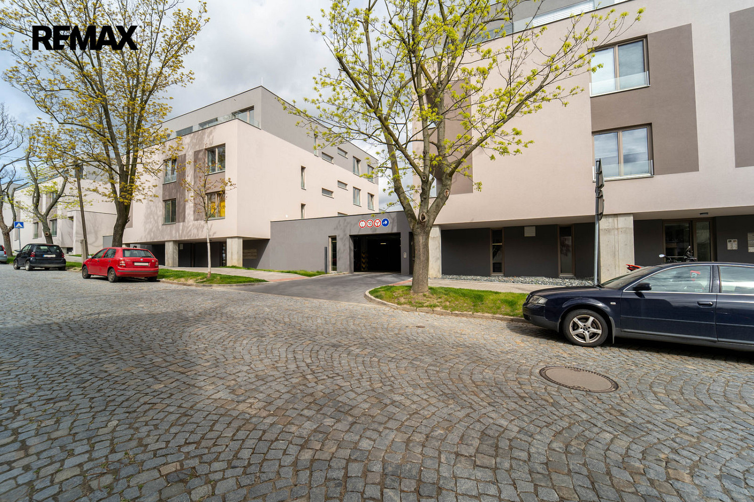 Prodej dvou garážových stání v novém bytové domě, ulice 5. května, Kolín – fotografie 3