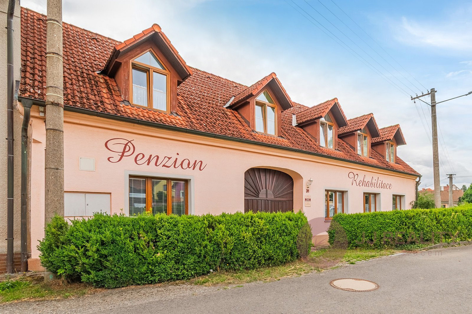 Prodej domu 271 m² s pozemkem 775 m² – fotografie 2