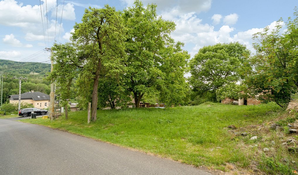 Prodej stavebního pozemku 1 516 m², Lukov – náhled fotky 4