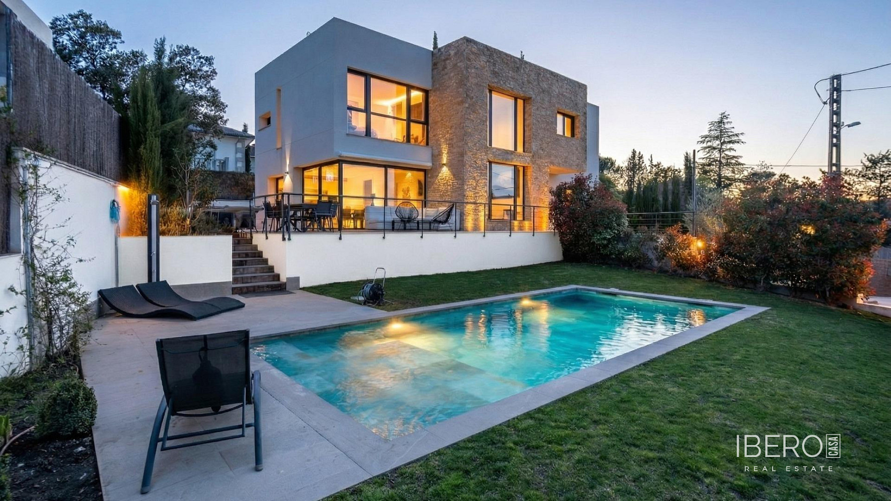 Prodej domu 1 130 m² s pozemkem 800 m²