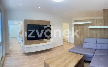 Pronájem bytu 3+1 69 m², Budovatelská, Zlín