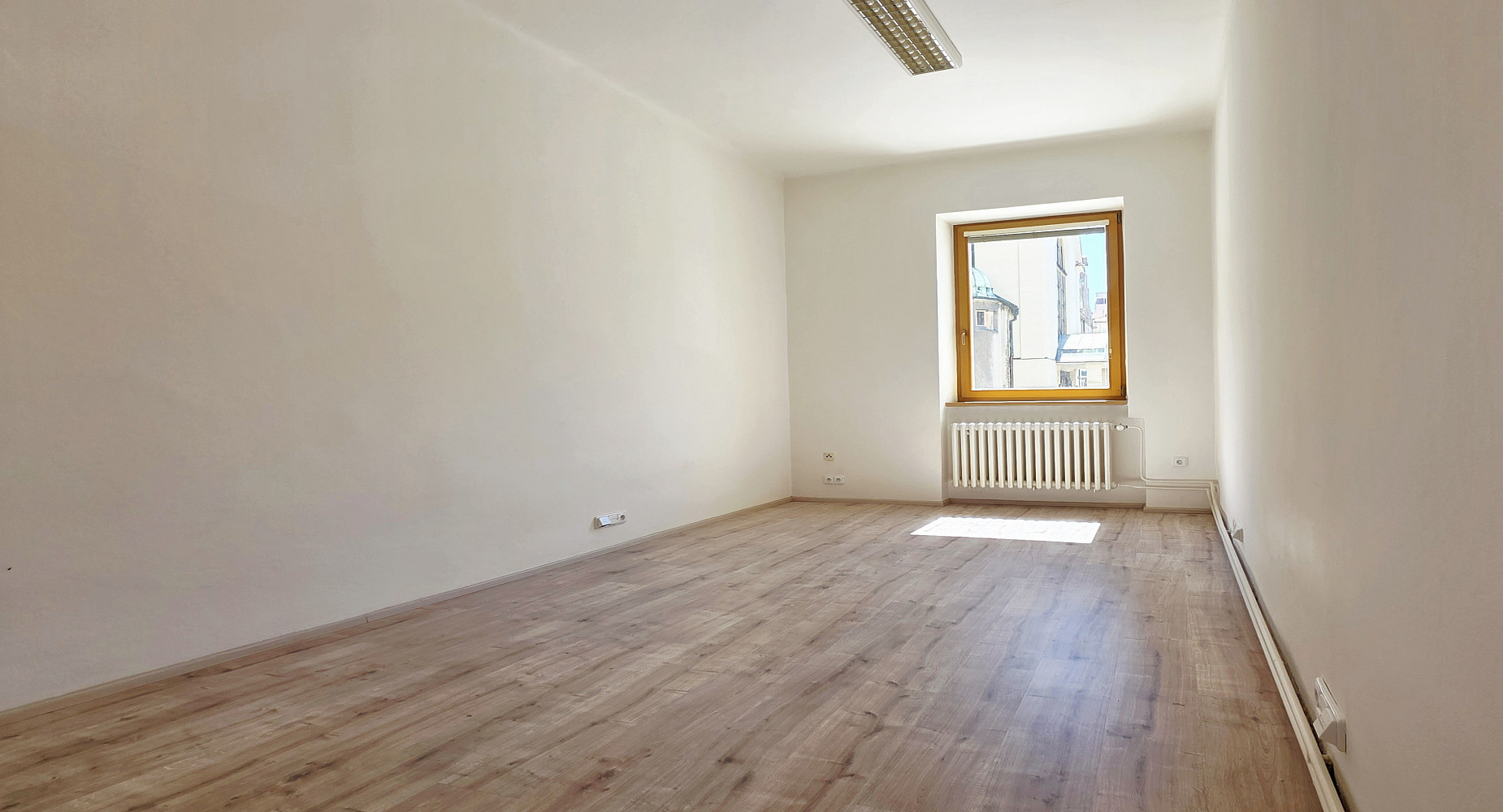 Pronájem kanceláře 62 m² — photo 2