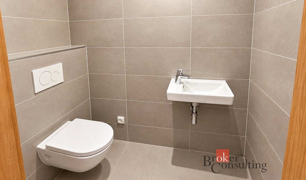 Pronájem bytu 2+kk 67 m², Jesenice – náhled fotky 10