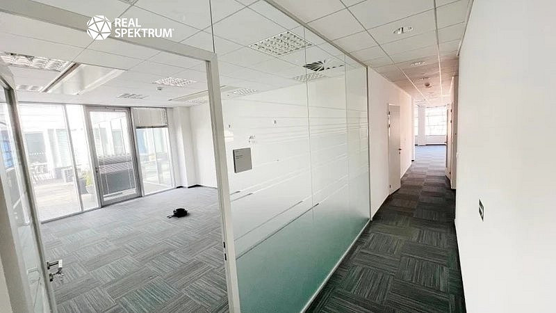 Pronájem kanceláře 1 233 m² – fotografie 2