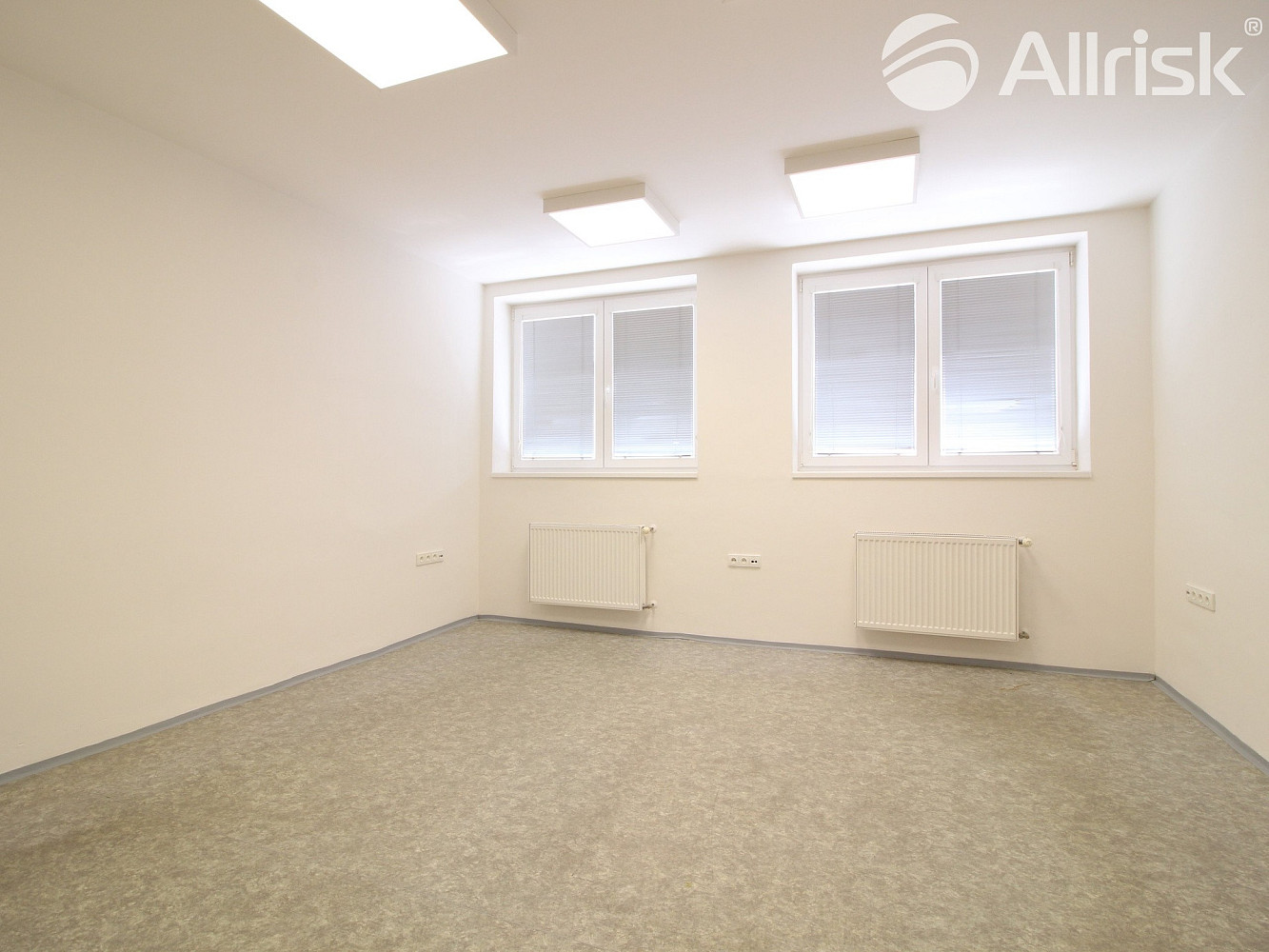Pronájem kanceláře 173 m² – fotografie 2