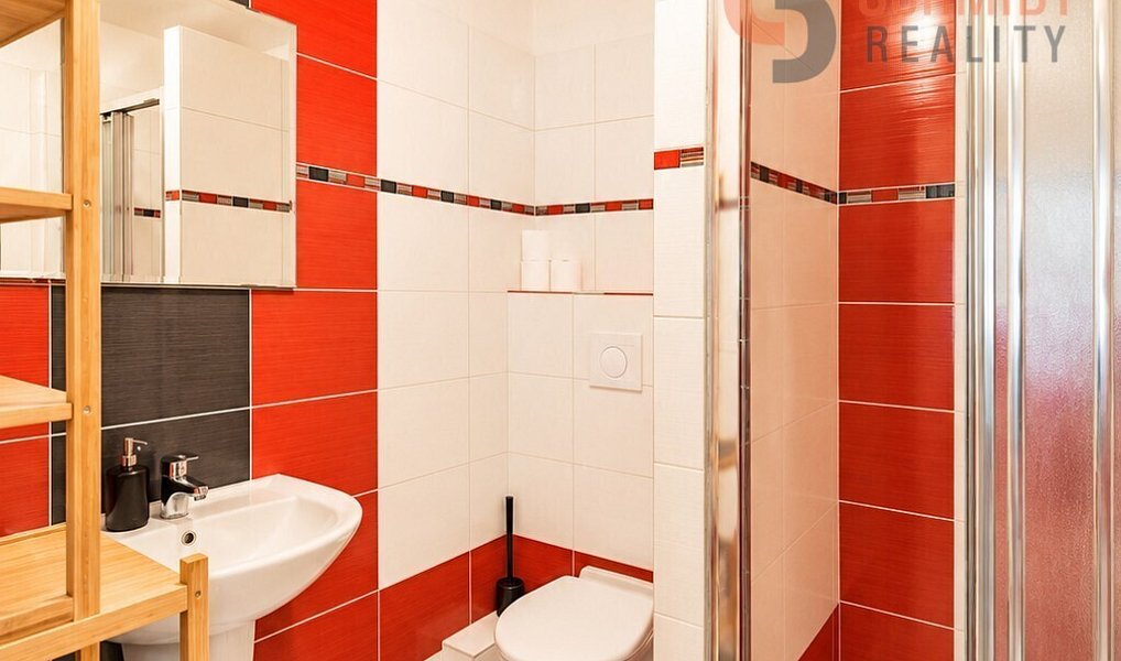 Prodej ubytovacího objektu 323 m², Bavory – náhled fotky 21