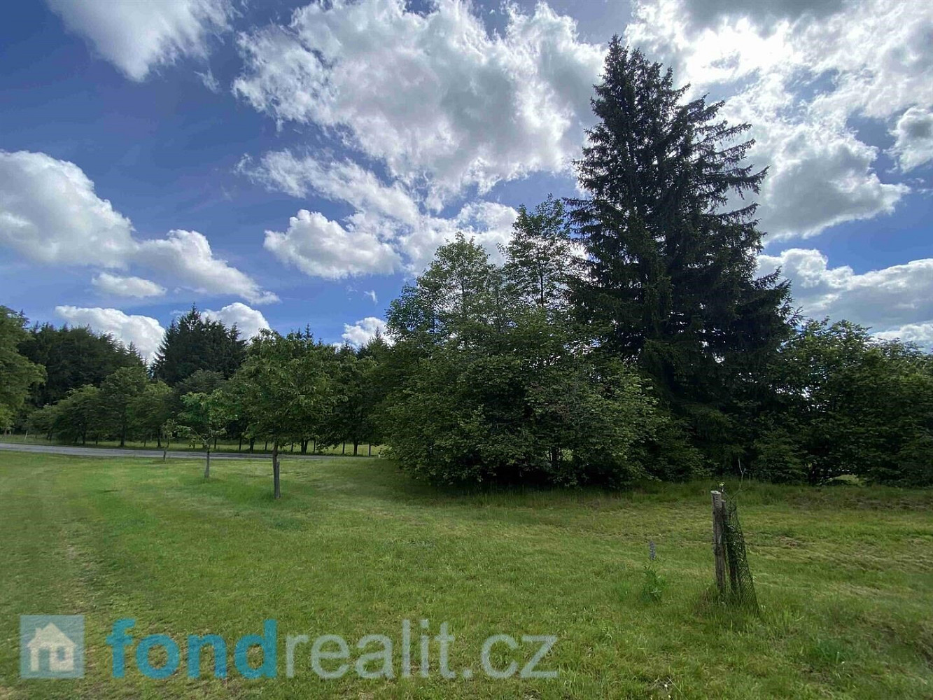 Prodej stavebního pozemku 1 000 m² – fotografie 4
