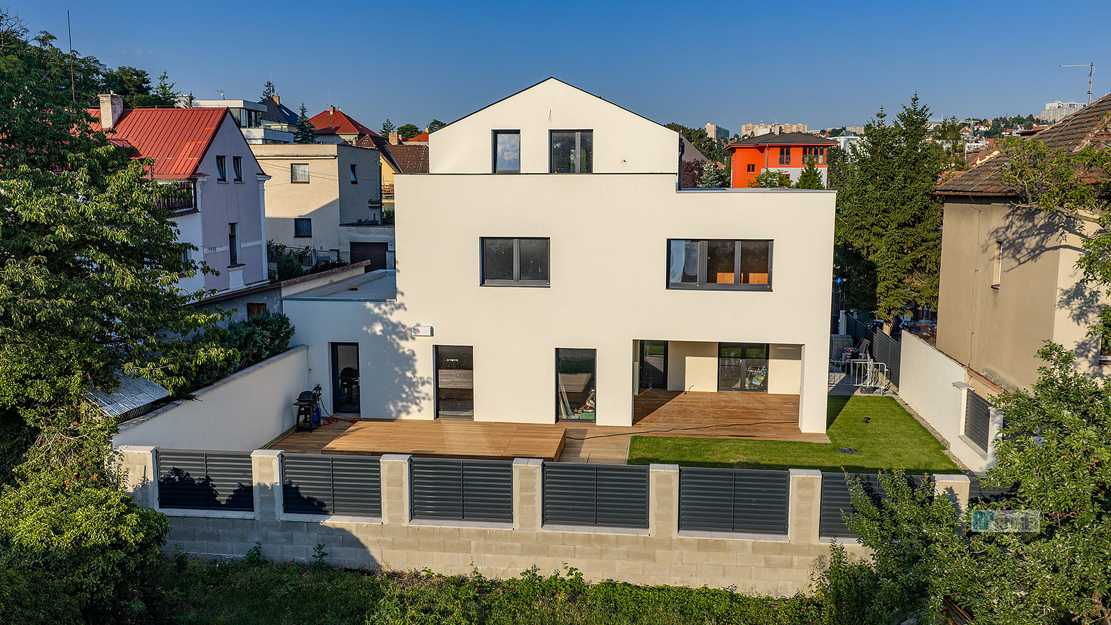 Prodej domu 360 m² s pozemkem 485 m² — photo 2