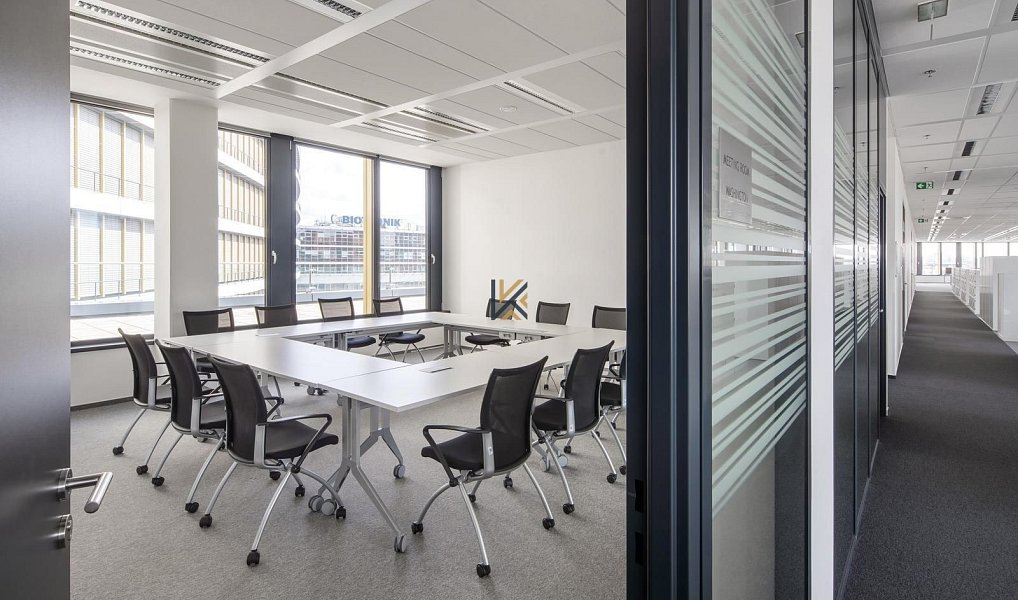 Pronájem kanceláře 929 m², Praha – náhled fotky 2