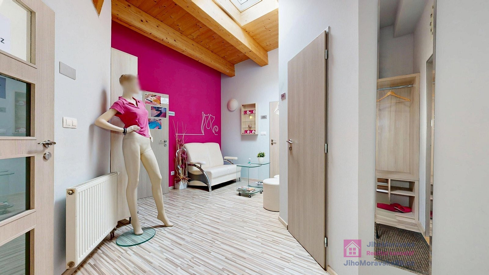 Pronájem obchodních prostor 71 m²
