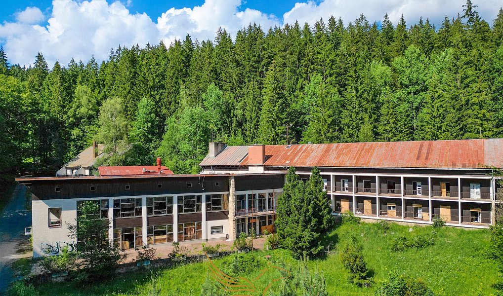 Prodej ubytovacího objektu 4 400 m², Velké Karlovice – náhled fotky 4