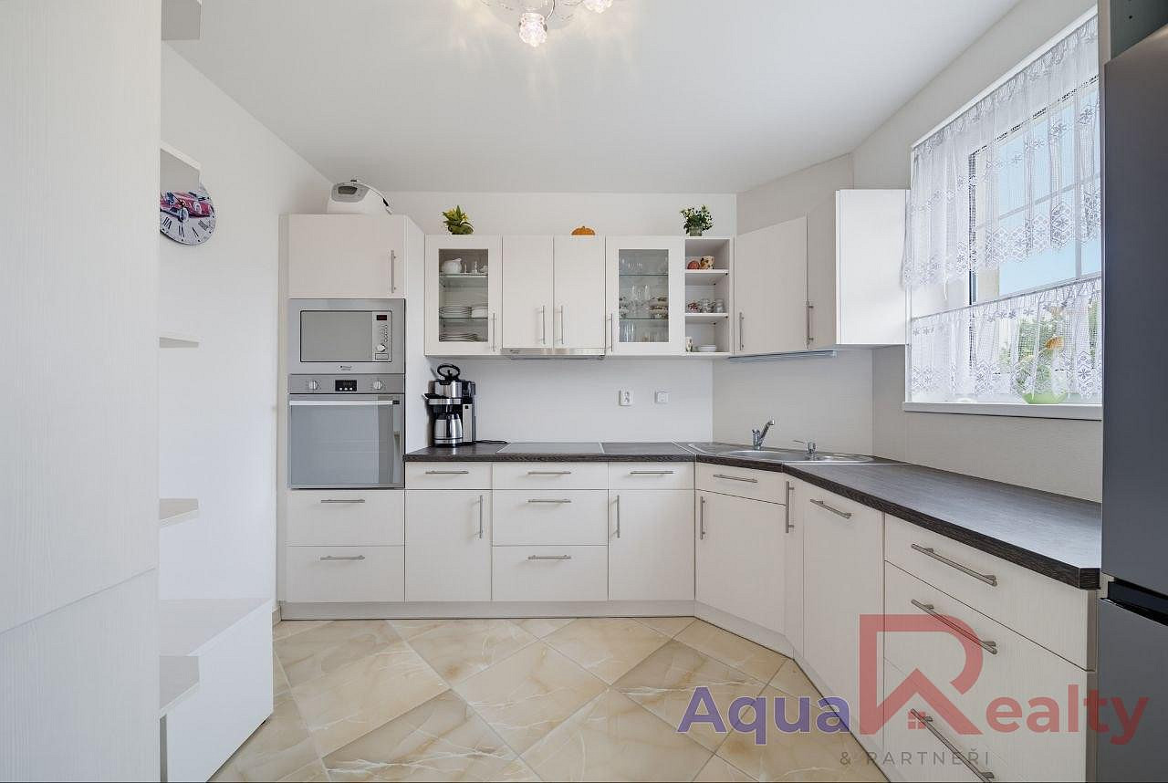 Prodej domu 206 m² s pozemkem 907 m² – fotografie 2