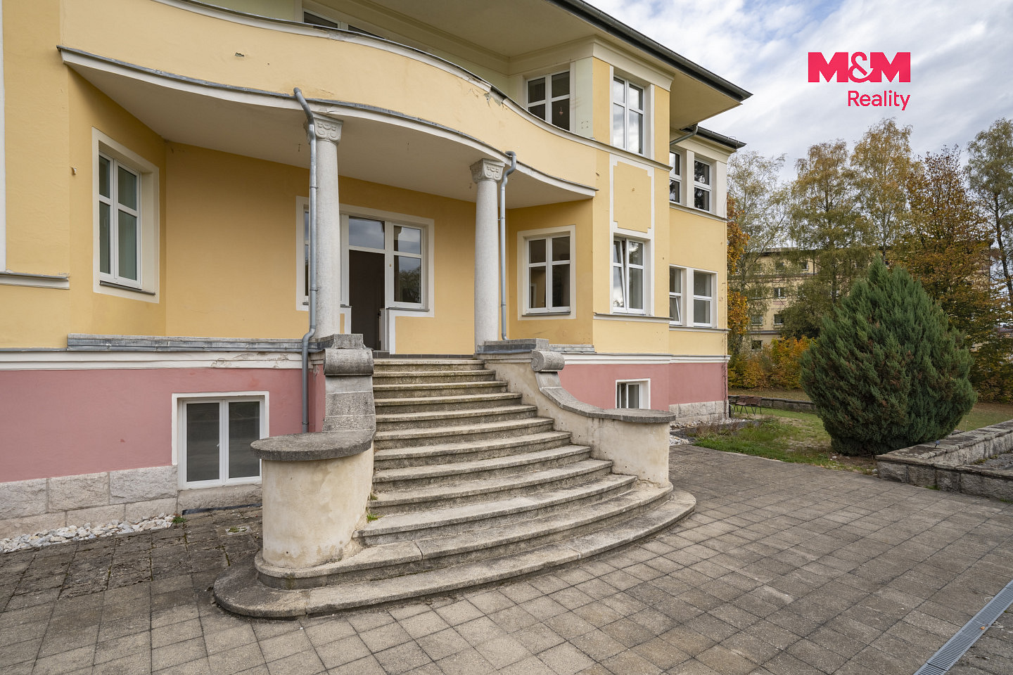 Pronájem bytu 4+kk 98 m² – fotografie 3