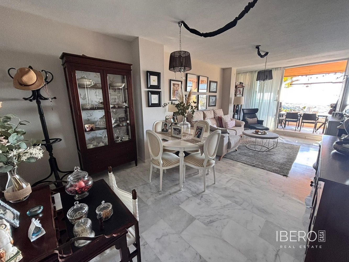 Piso 3+kk – Marbella, Urbanización Marbesa - Más