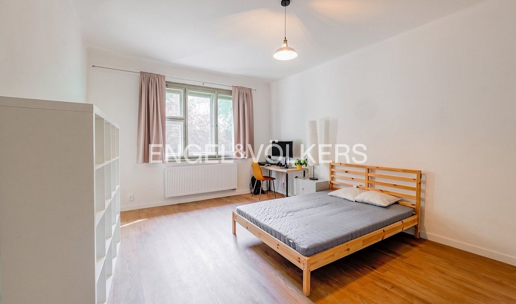 Prodej bytu 2+1 79 m², Praha – náhled fotky 3