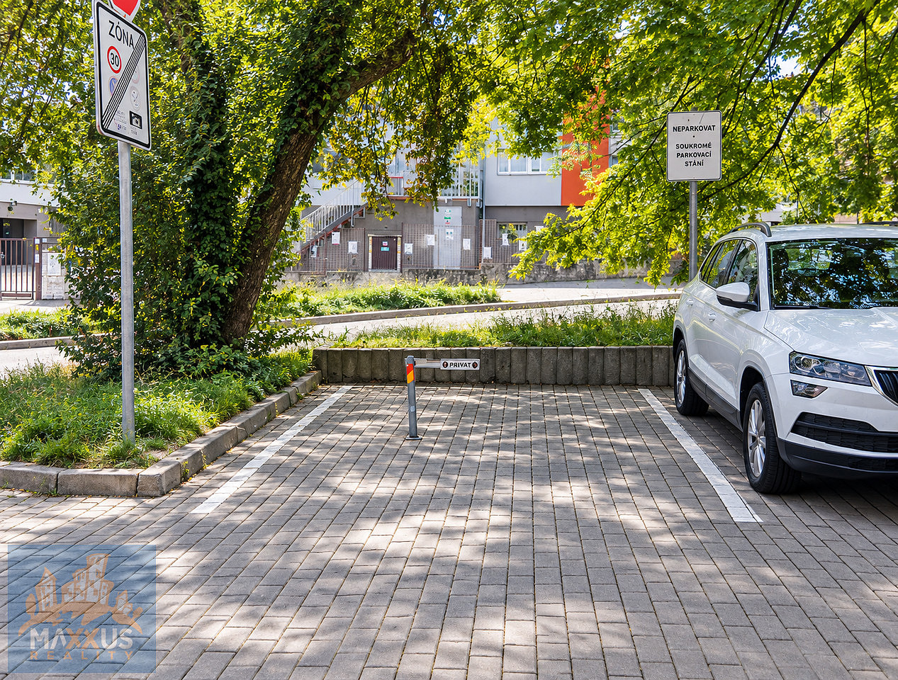 Pronájem venkovního parkovacího stání 18 m2, Praha 5 Motol