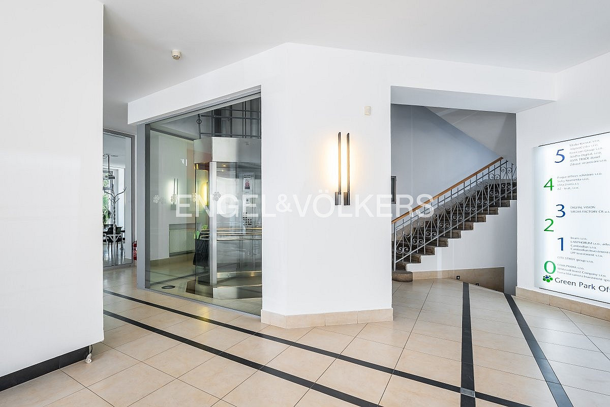 Pronájem kanceláře 57 m² – fotografie 3