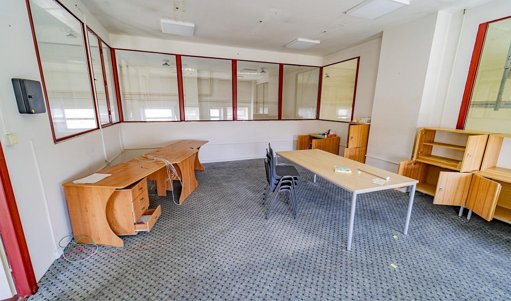 Prodej výrobních prostor 861 m², Bezno – náhled fotky 4
