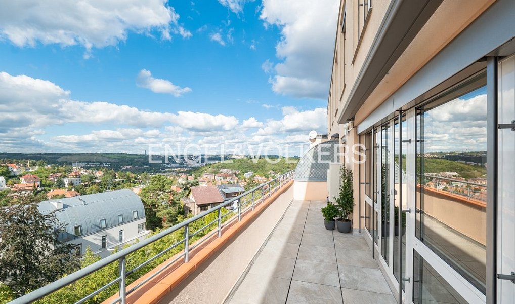 Pronájem bytu 4+kk 131 m², Praha – náhled fotky 2