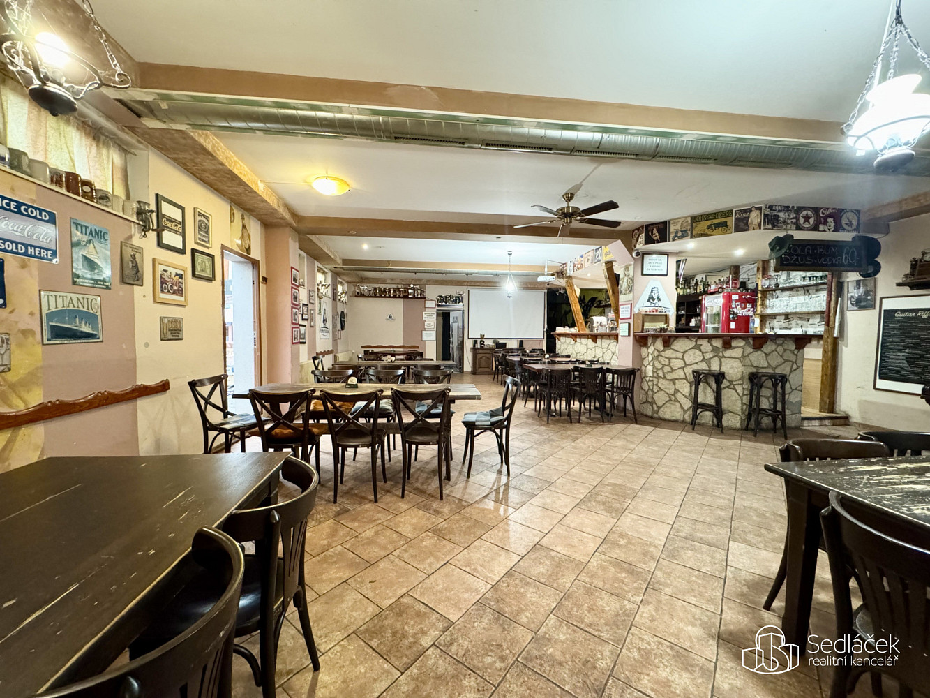 Pronájem obchodních prostor 166 m²