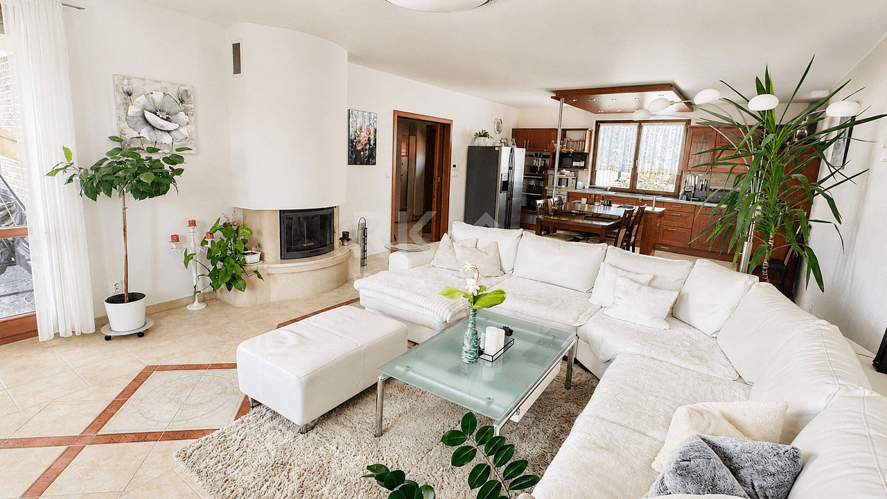 Prodej domu 213 m² s pozemkem 682 m² – fotografie 3